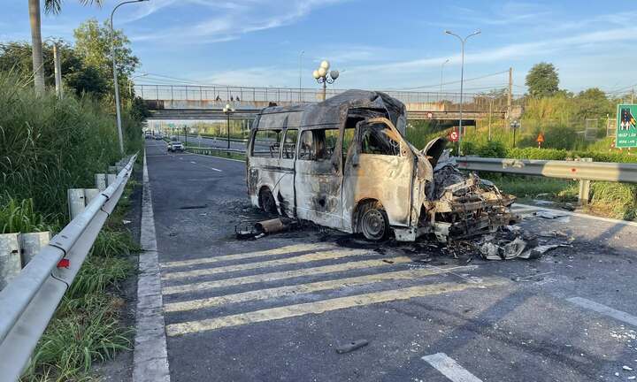 Xe cứu thương va chạm ô tô đầu kéo trên cao tốc TP.HCM-Dầu Giây, 3 người tử vong