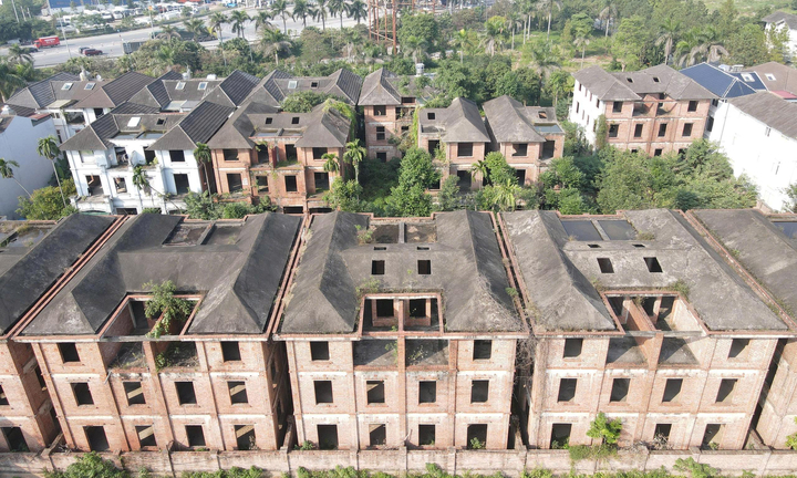 Loạt biệt thự chục tỷ 'đắp chiếu' giữa khu đô thị hoang vắng ở Bắc Ninh