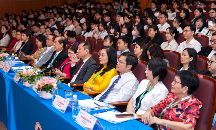 Một trường đại học chi tiền thưởng Tết đồng đều 30 triệu đồng/người