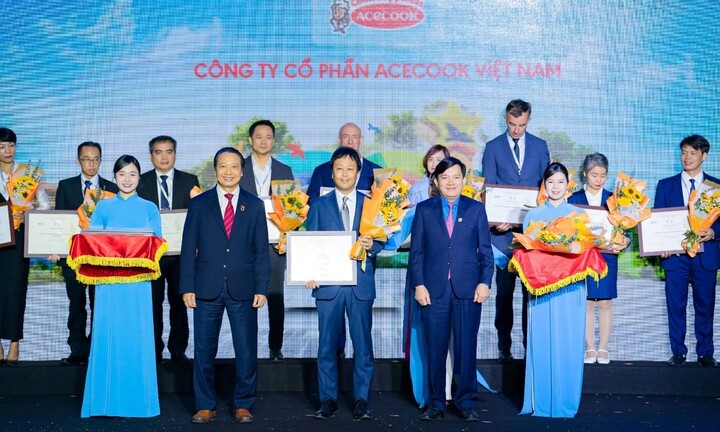 Acecook Việt Nam 3 năm liên tiếp được vinh danh Top 100 doanh nghiệp bền vững