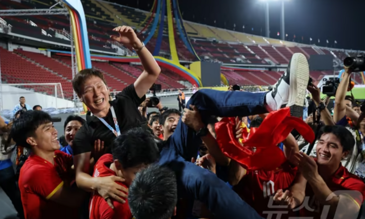 U22 Việt Nam vô địch, báo Hàn Quốc ca ngợi 'phép màu Kim Sang-sik'