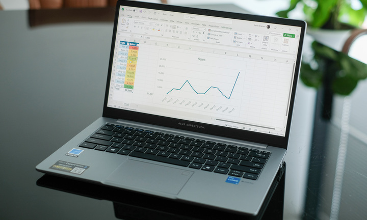 Chiếc laptop giúp việc họp hành bớt áp lực
