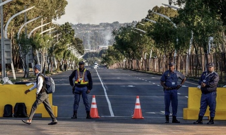 Xả súng ở Nam Phi, 20 người thương vong