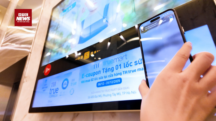 Nhận ưu đãi từ tương tác công nghệ DYNAMIC NFC trên màn hình thang máy