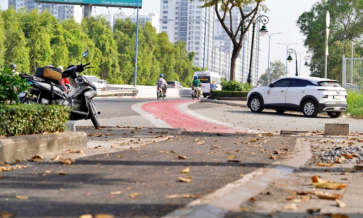 Cận cảnh đường dành riêng cho xe đạp đầu tiên ở TP.HCM trước ngày về đích
