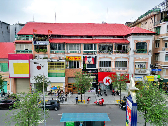 Ngắm loạt nhà cổ trung tâm TP.HCM 'khoác áo mới'