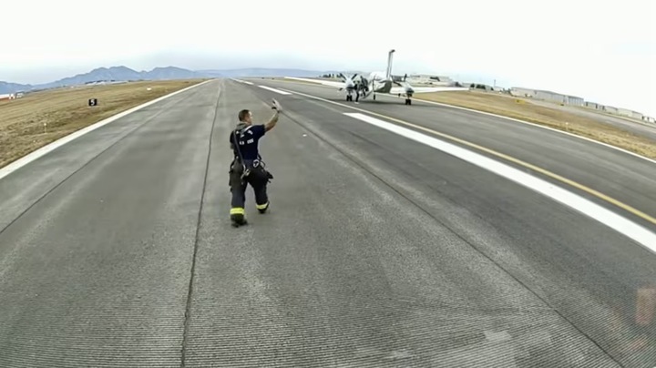 Lần đầu tiên trong lịch sử máy bay tự hạ cánh sau sự cố trên không