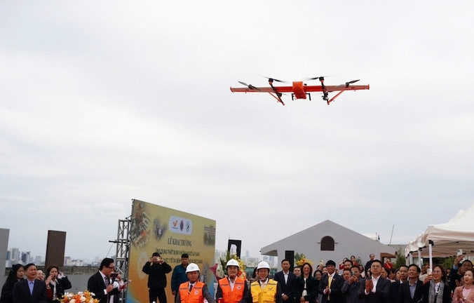 Bệnh viện đầu tiên dùng thiết bị bay không người lái đưa thuốc men đến trạm y tế