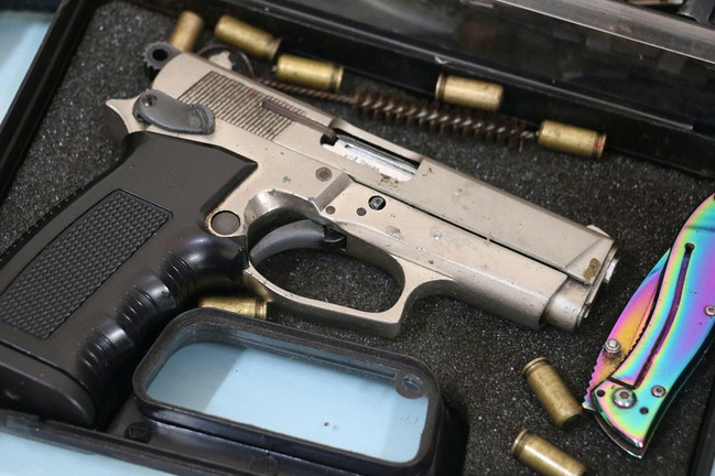 Triệt phá đường dây mua bán vũ khí quân dụng 'khủng' trên không gian mạng, bắt 42 người