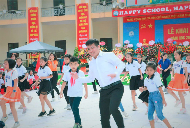 Hai kỷ lục Việt Nam và triết lý trường học hạnh phúc của thầy hiệu trưởng