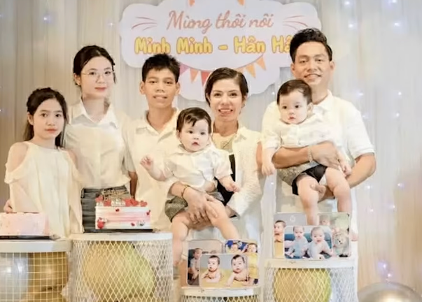 Tưởng phải chiến đấu với hiếm muộn, vợ sinh liền 5 con khiến chồng toát mồ hôi