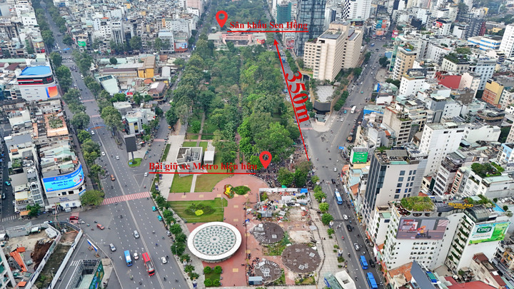 Cận cảnh sân khấu Sen Hồng trước ngày thành bãi giữ xe metro