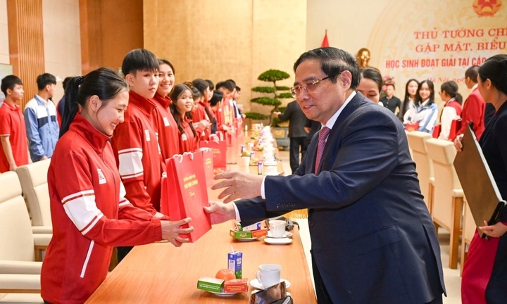 Thủ tướng gặp mặt, biểu dương học sinh đoạt giải các kỳ thi quốc tế