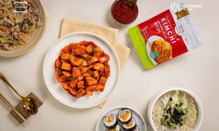 Daesang Đức Việt đẩy mạnh K-Food: Kimchi củ cải Jongga và Tteokgalbi O’food