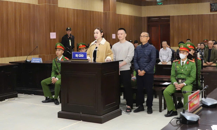 An ninh thắt chặt trong phiên tòa xét xử vợ chồng giang hồ Vi 'ngộ'