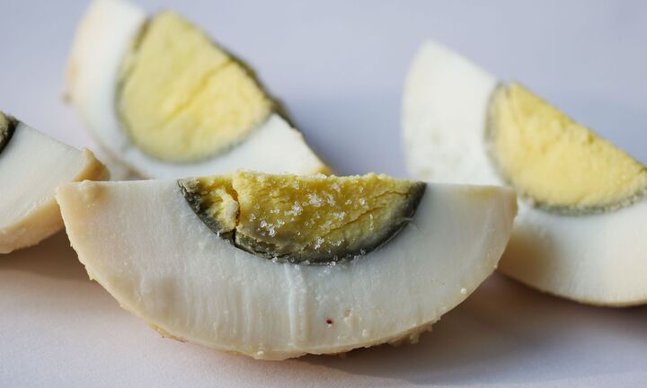 Lòng đỏ trứng luộc viền xanh có an toàn, bổ dưỡng?