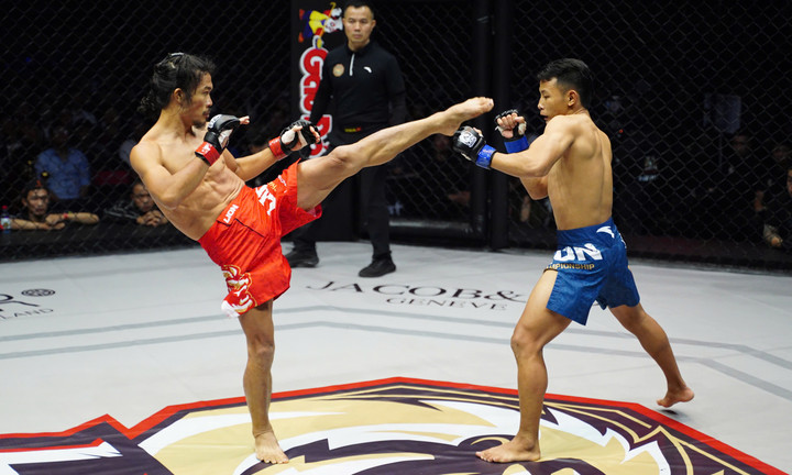 Tung đòn bất ngờ hạ gục đối thủ, lão tướng MMA hành động thượng võ đáng nể phục