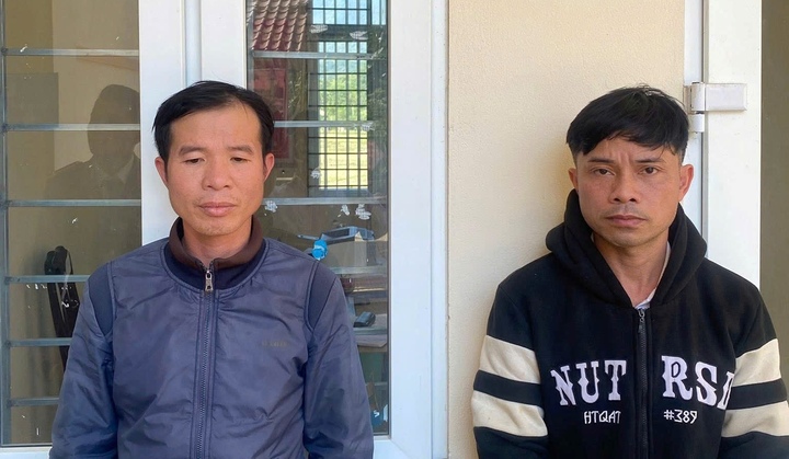 Điều tra 2 người đàn ông Thanh Hoá giấu súng tự chế trong hang đá