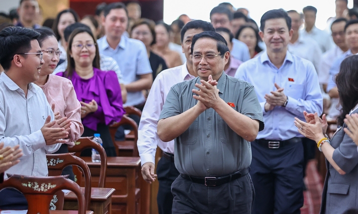 Thủ tướng Phạm Minh Chính tiếp xúc cử tri thành phố Cần Thơ