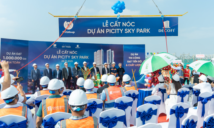 Dự án Picity Sky Park chính thức cất nóc vượt tiến độ