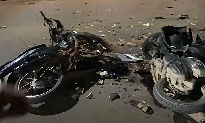 Hai xe máy tông trực diện, 3 người chết