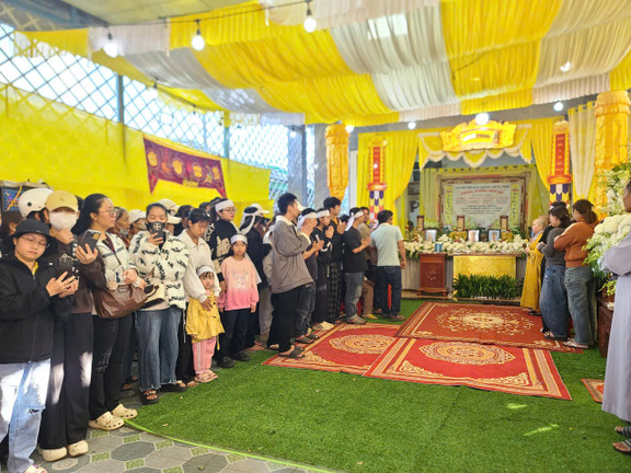 Nghẹn ngào dòng người tiễn đưa 4 nạn nhân vụ cháy nhà ở Đắk Lắk