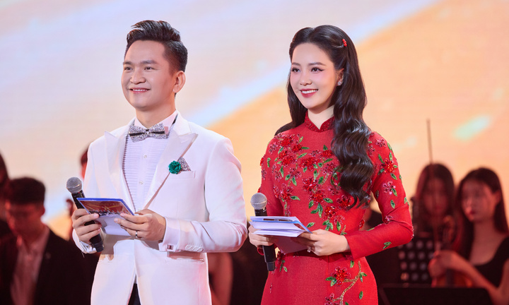 Cặp đôi MC ăn ý của VTV, sống kín tiếng ngoài đời là ai?