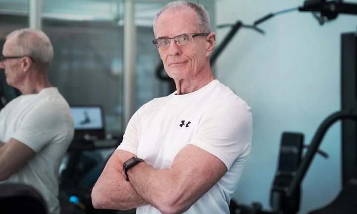 Cựu CEO về hưu làm HLV thể hình, tuổi U80 vẫn cơ bắp như thanh niên