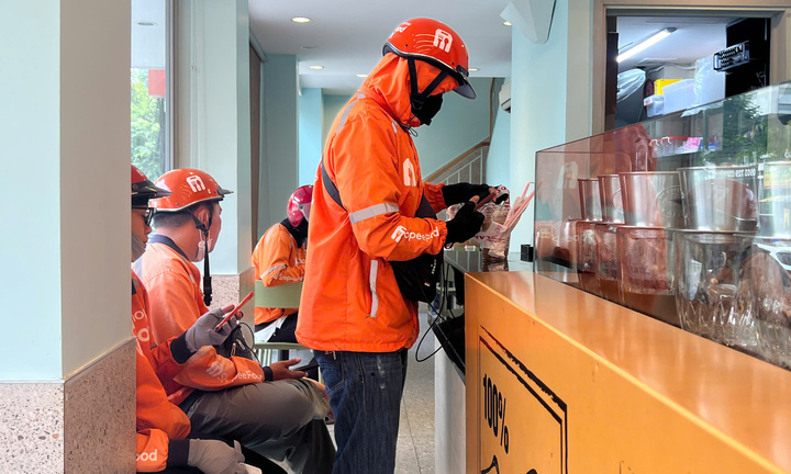 Làm việc xuyên Tết Dương lịch để có thêm thu nhập, bớt lo chi tiêu