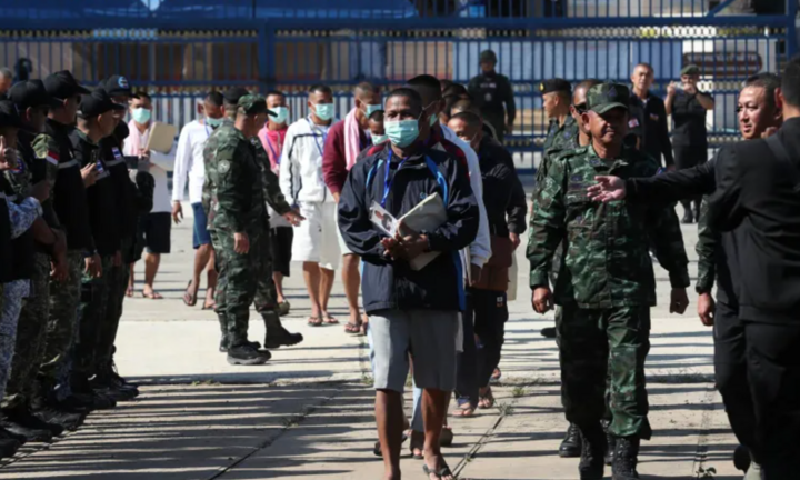 Gần nửa năm giam giữ, Thái Lan trao trả 18 tù binh Campuchia