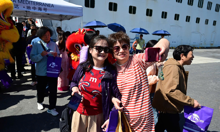 Hàng nghìn du khách Trung Quốc 'xông đất' Huế ngày đầu năm 2026