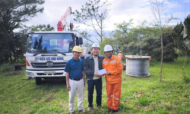 Đầu tư xây dựng lưới điện năm 2025: EVNSPC về đích vượt chỉ tiêu