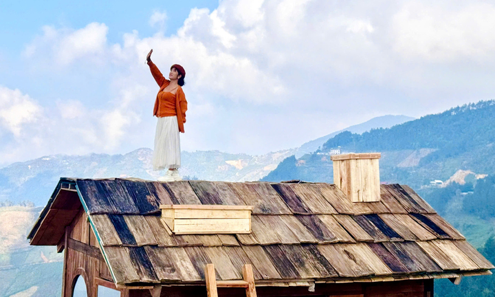 Mái nhà 'gây sốt' ở Tà Xùa, hút du khách check-in giữa mây trắng bồng bềnh