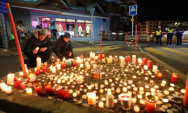 Thụy Sĩ công bố nguyên nhân cháy quán bar khiến 40 người chết, để quốc tang 5 ngày