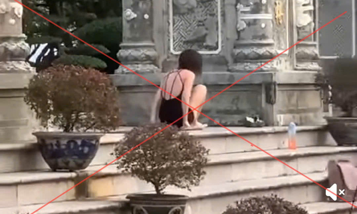 Cô gái mặc hở hang tập Yoga phản cảm ở chùa Linh Ứng