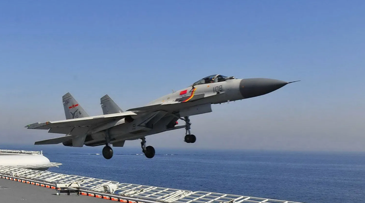 J-15 Trung Quốc khuấy động vùng biển Nhật Bản