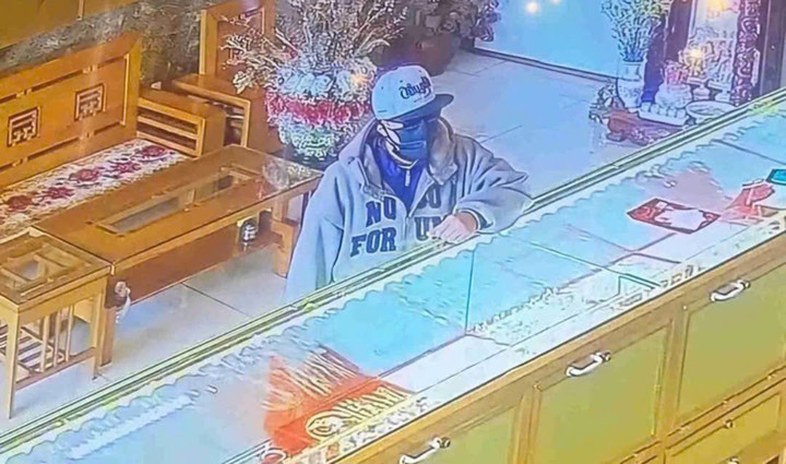 Truy bắt kẻ cướp tiệm vàng trong ngày đầu năm mới ở Lâm Đồng