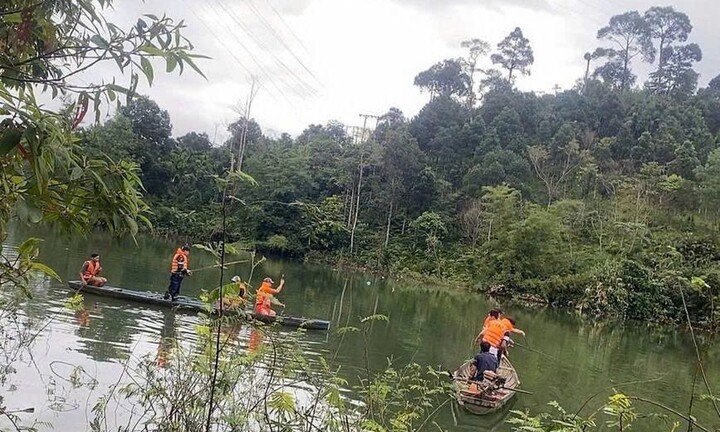 Lật ghe chở 7 người trên sông ở Đà Nẵng, một người chết đuối