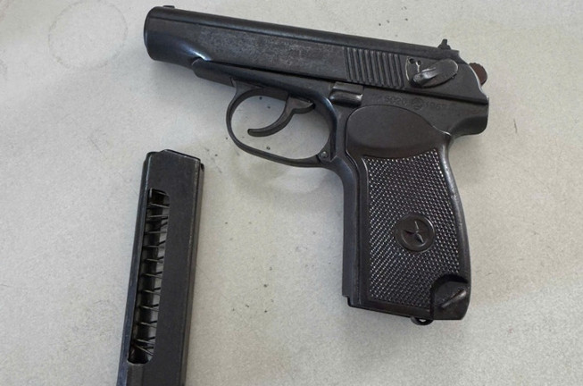 Đi làm đồng, nam thanh niên Quảng Trị nhặt được súng ngắn