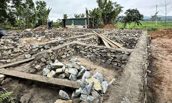 Ở TP.HCM 15 năm không mua nổi nhà, vợ chồng trẻ khăn gói về quê xây 'biệt phủ'