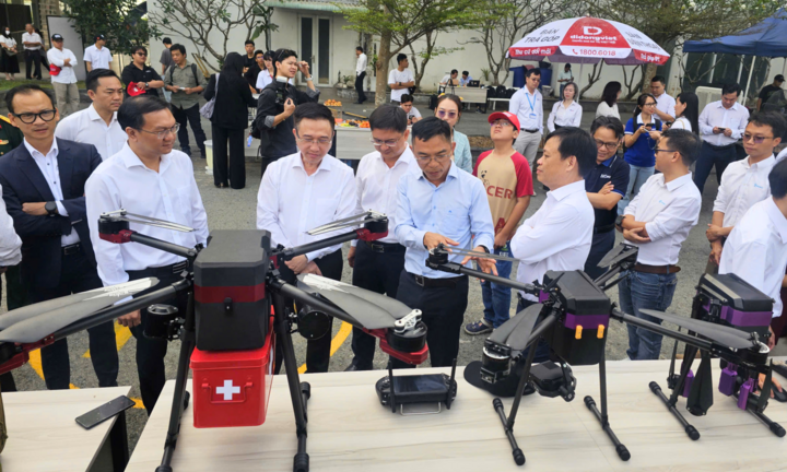 Thử nghiệm thiết bị bay không người lái giao hàng ở TP.HCM