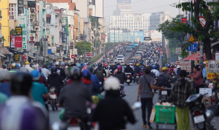 Ngày đầu trở lại làm việc sau kỳ nghỉ lễ, giao thông TP.HCM ra sao?