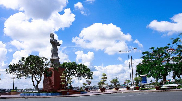 Thủ khoa Huân là ai?