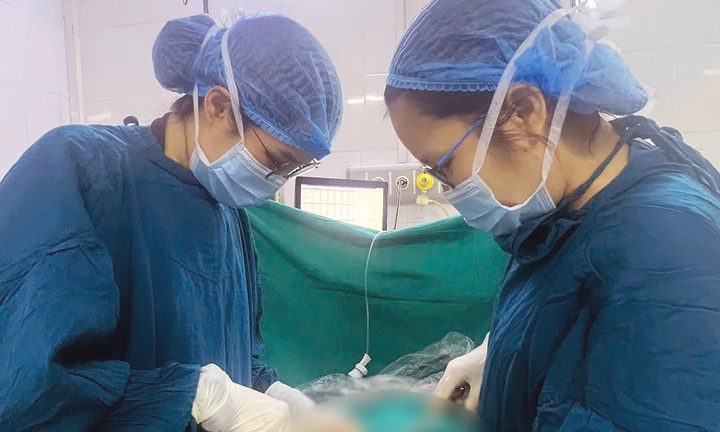 Thiếu nữ 17 tuổi suýt mất buồng trứng do u bì xoắn hai bên