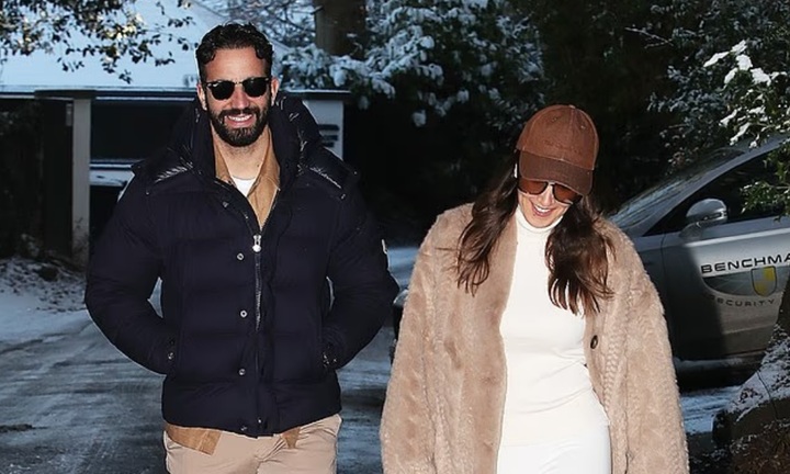 Bị sa thải vẫn kiếm 400 tỷ đồng, HLV Amorim hớn hở sánh bước bên vợ xinh đẹp