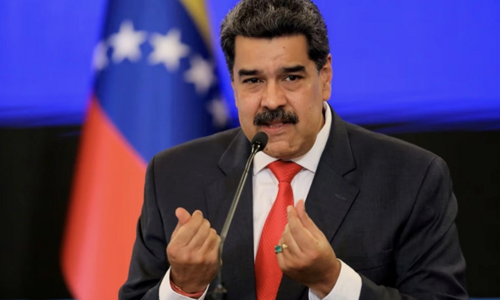 Tin nóng: Tiếng súng nổ dữ dội gần phủ tổng thống Venezuela