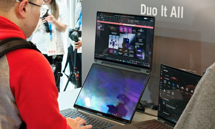 CES 2026: ASUS 'tung' laptop chơi game đầu tiên có hai màn hình và router Wifi 8