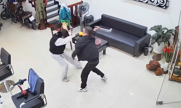 Chồng vào quán cắt tóc truy sát vợ con ở Bắc Ninh