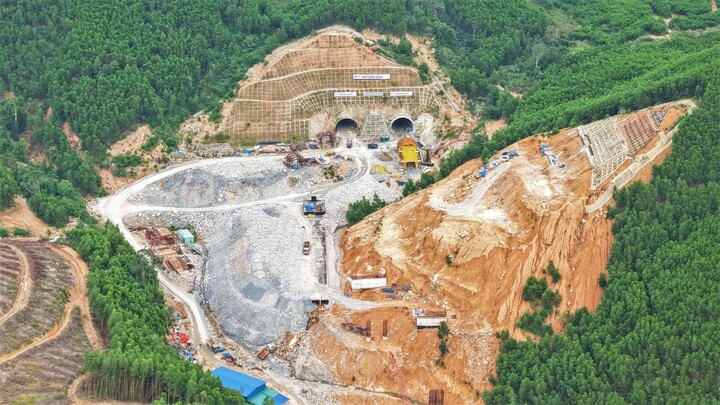 Chính thức thông toàn bộ hầm chui đèo Phượng Hoàng