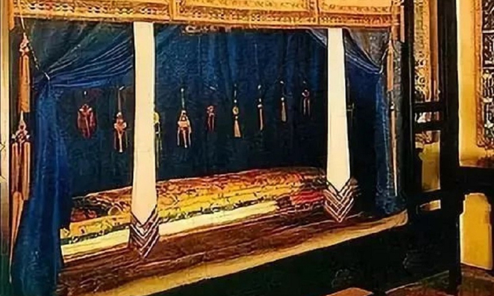 Giường ngủ của các hoàng đế nhà Thanh trông thế nào mà ai nhìn cũng sốc?